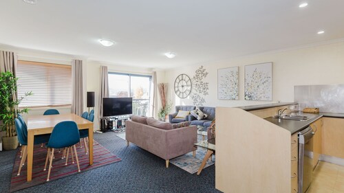 Silvertrees - 2/1 McLure Cir