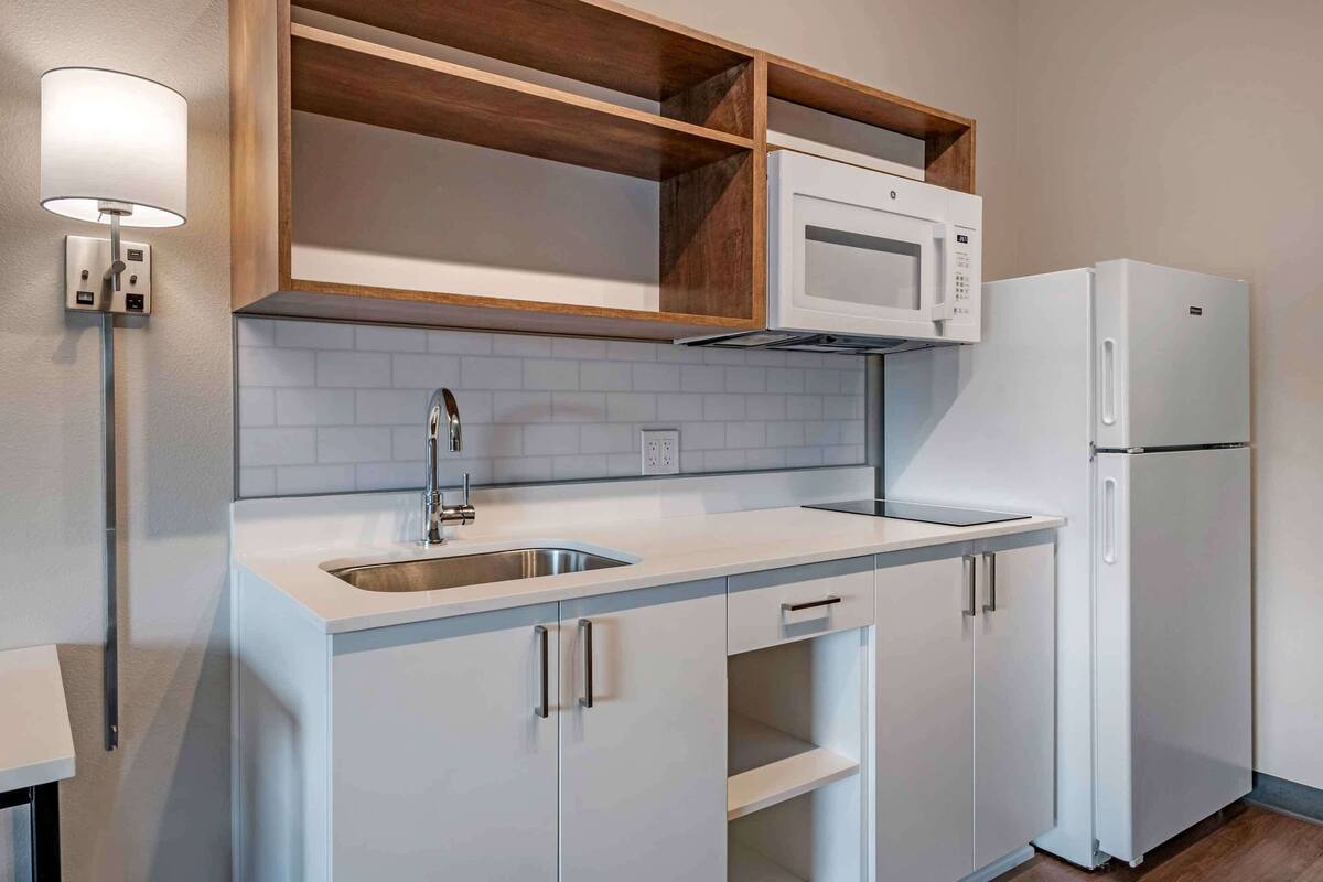 standard studio, 1 queen bed, non smoking | premium bedding, desk, laptop workspace, iron/ironing board