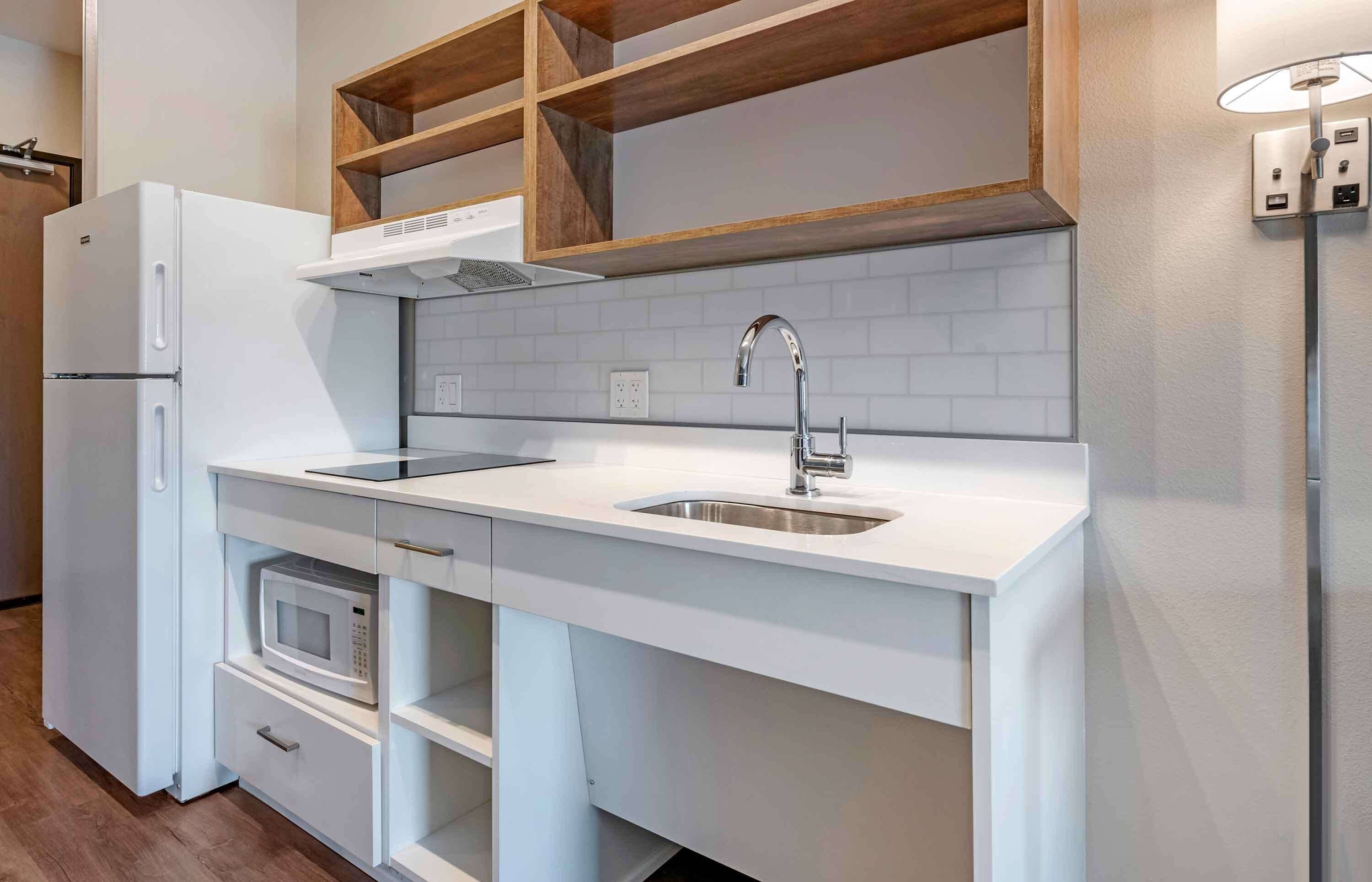 Literie de qualité, bureau, espace de travail pour ordinateurs portables