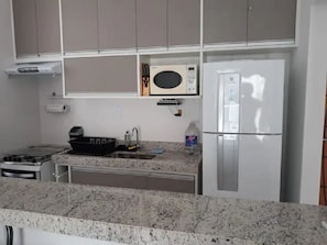 Geladeira, fogão, cooktop, liquidificador