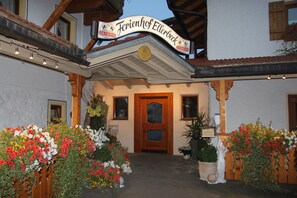 Façade de l’hébergement - soirée/nuit