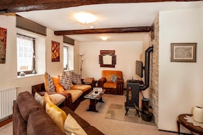 House | 4 bedrooms, WiFi (free), bed sheets - The Old Farmhouse (Burgpreppach)