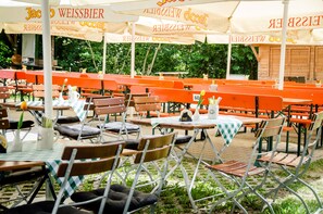 تناول الطعام بالخارج