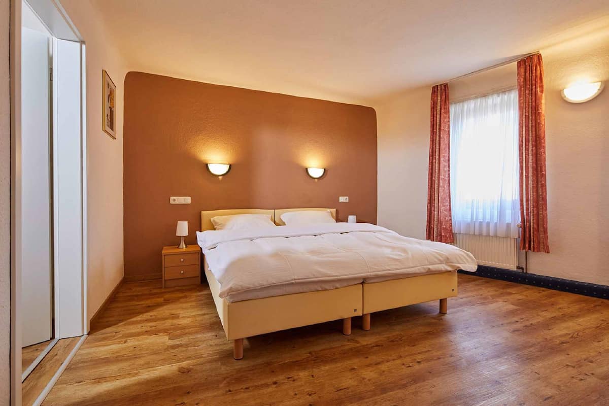 Free WiFi, bed sheets