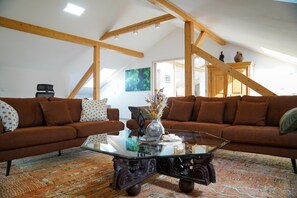 Senior Loft | Free WiFi