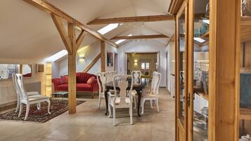 Loft Senior | Area keluarga | TV layar datar