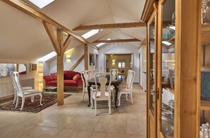 Senior Loft | Living area | Flat-screen TV