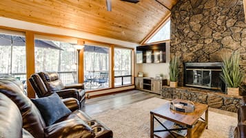 Smart TV, fireplace, table tennis