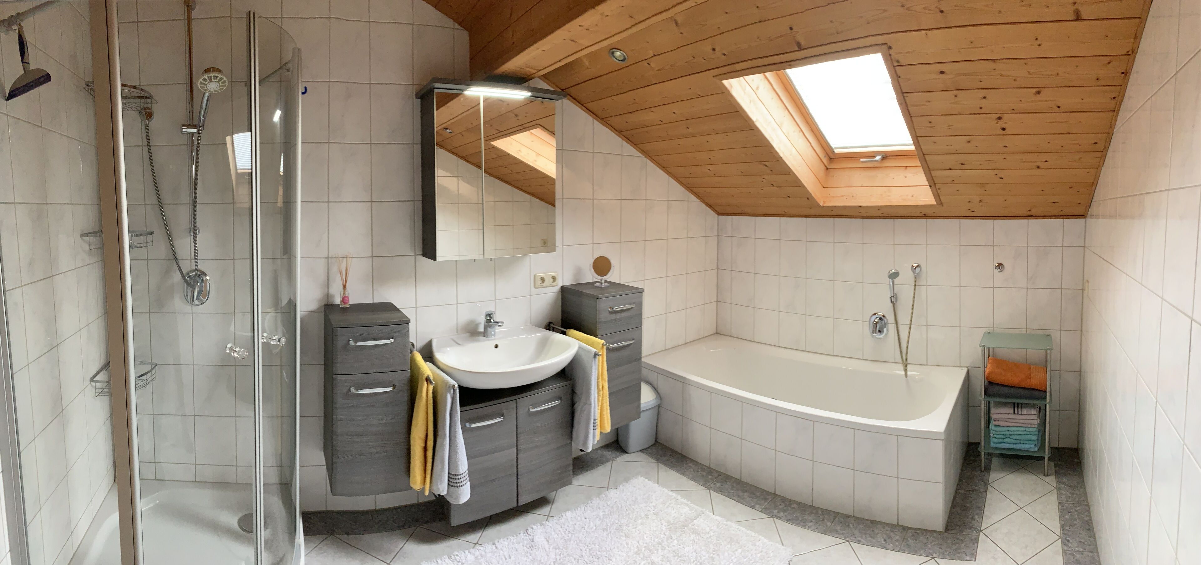 Apartment, 3 Bedrooms (Bergstation) | Bathroom | Hair dryer, towels