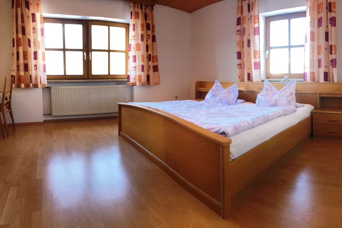 Apartment, 3 Bedrooms, Balcony (Mittelstation) | 3 bilik tidur, katil bayi/kot (percuma), Wi-fi percuma 