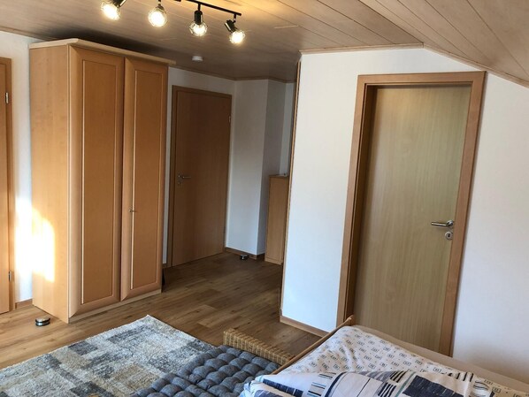 1 bedroom, in-room safe, free WiFi, bed sheets