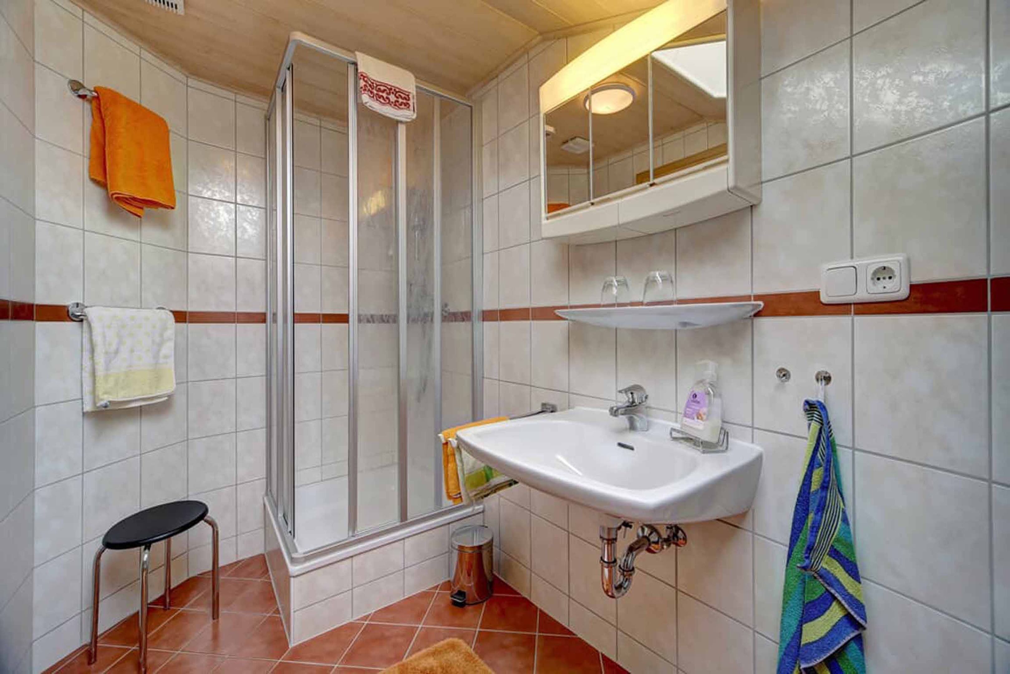 Apartemen | Kamar mandi | Shower, pengering rambut, handuk, dan sabun