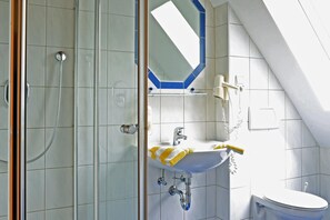 Dusche, Haartrockner, HandtĂŒcher
