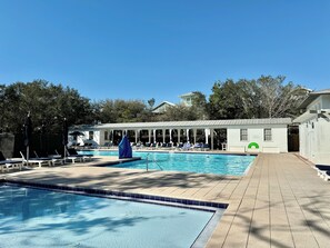 A heated pool - Great Outdoor Spaces And Short Walk To Seaside, FL Beach + 2 Adult Bikes! (Santa Rosa Beach)