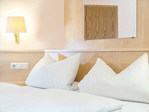 Een kluis op de kamer, een bureau, gratis babybedden, gratis wifi