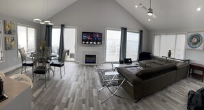 Smart TV, fireplace