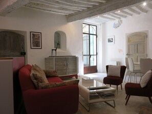 TV, fireplace, books, stereo
