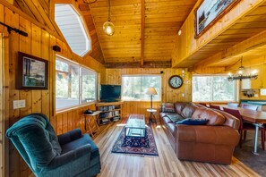 TV, DVD player, books, video library - Rustic, dog-friendly retreat with hot tub, woodstove & furnished deck (Leavenworth)