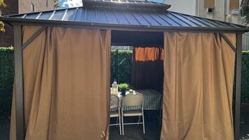 Deluxe Room, 1 Queen Bed | Terrace/patio
