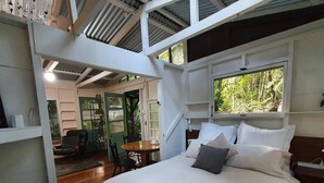 Catbird Cottage | WiFi (free), individually decorated, individually furnished, bed sheets - Cassowary House (Kuranda)