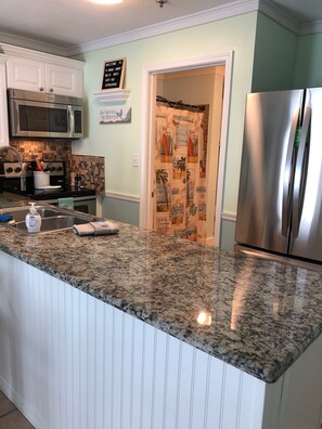 Fridge, microwave, oven, stovetop - PRIVATE BEACH ACCESS!! Cozy 1st floor 1BR/1BA, Sleeps 4. Great for Families! (Miramar Beach)