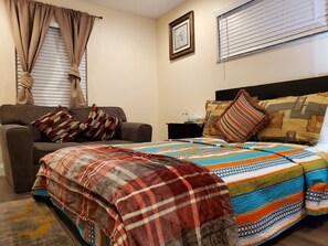 Economy Room | Individually decorated, individually furnished, desk - Sky12 (Melbourne)