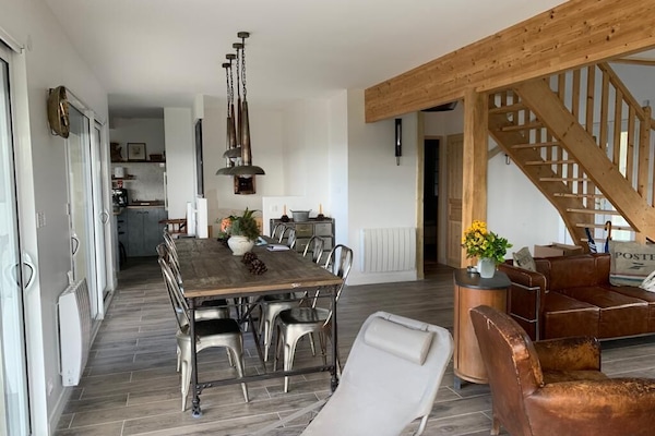 Vue d ensemble avec espace cuisine ouverte et escalier pour RDJ et chambre