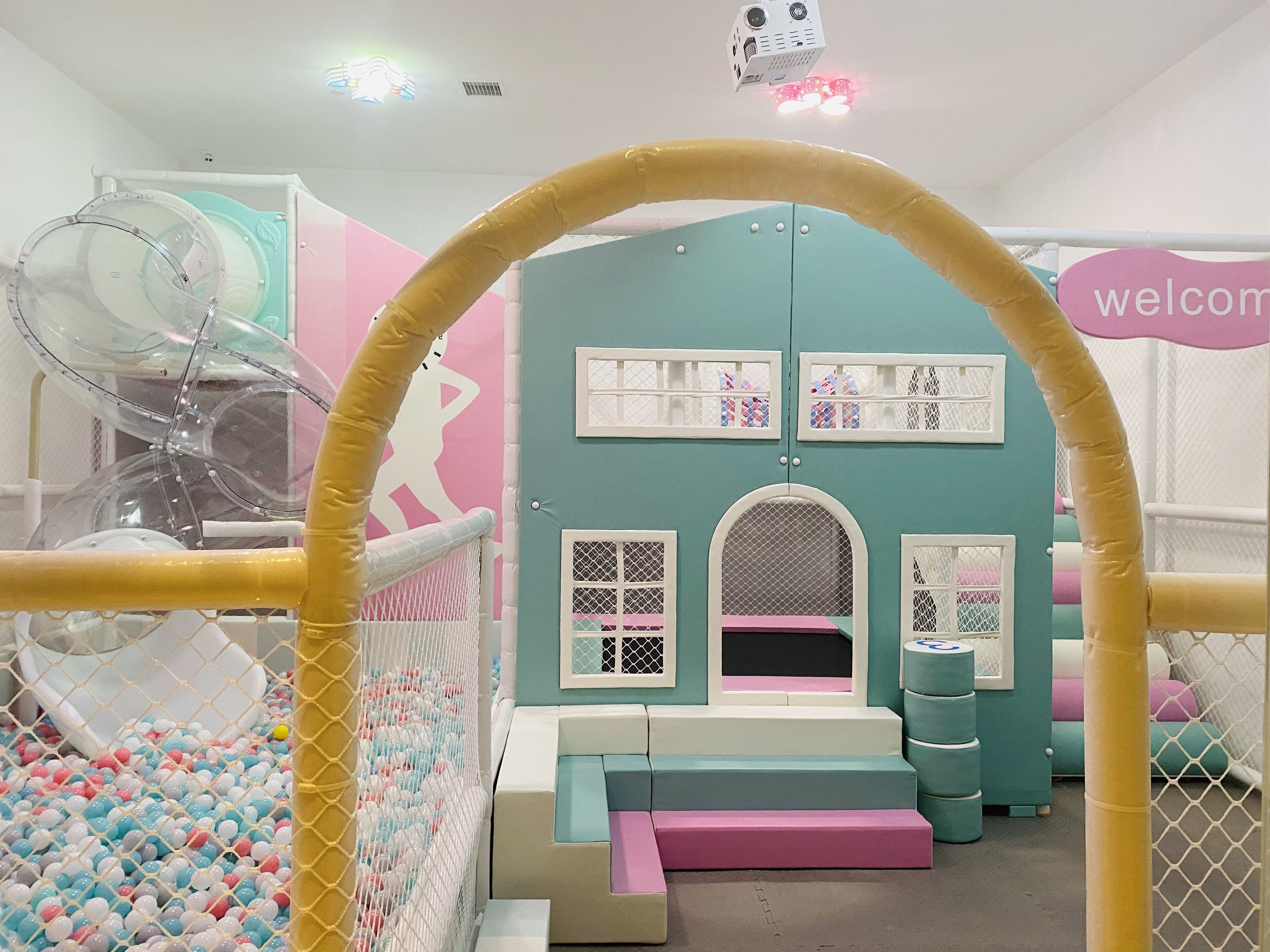 Khu vui chơi trẻ em - trong nhà