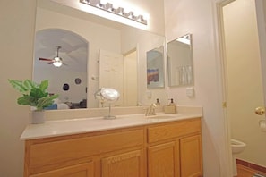 Combined shower/tub, hair dryer, shampoo