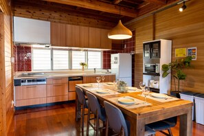 Apartament Gallery, no fumadors | Cuina privada | Frigorífic, microones, placa de cuina i bullidora elèctrica 