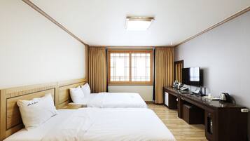 Standard Twin Room, Multiple Beds | Desk, free WiFi, bed sheets