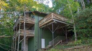 A wooden cabin with a balcony and stairs, surrounded by trees. - Misty Mountain Cabin with Grandfather Views (Blowing Rock)