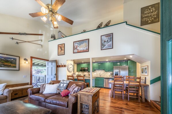 Smart TV, fireplace, DVD player, books