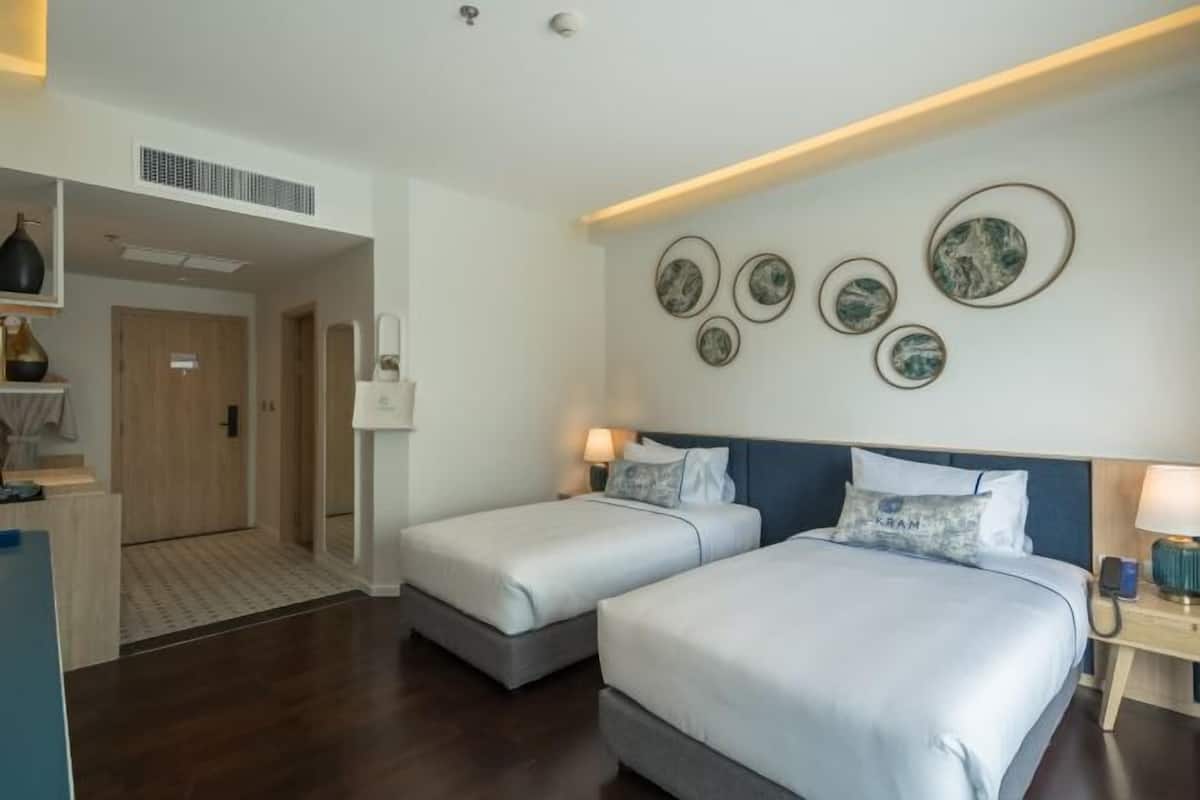 1 bedroom, hypo-allergenic bedding, down duvets, minibar