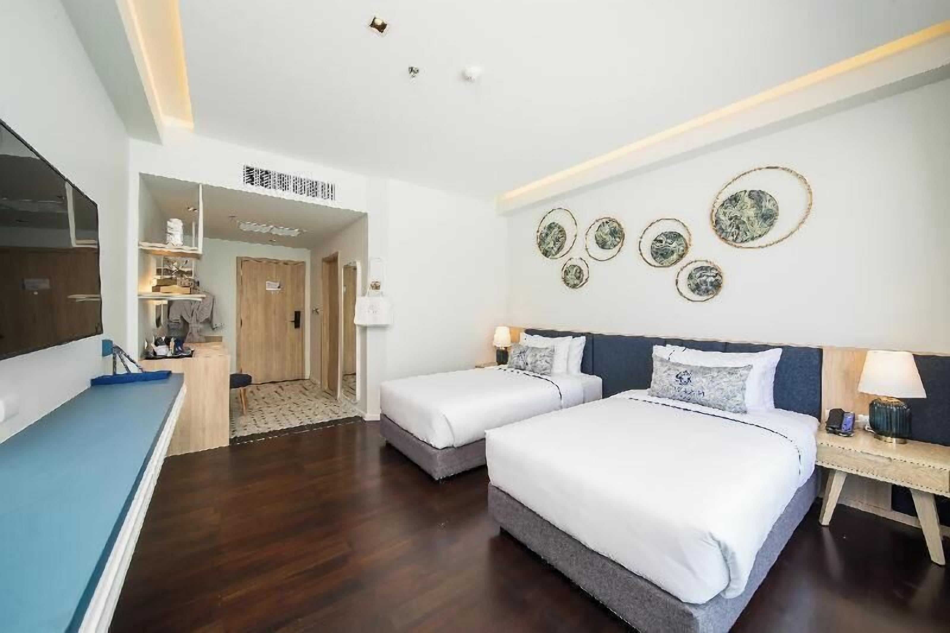 Ropa de cama hipoalergénica, edredón y minibar 