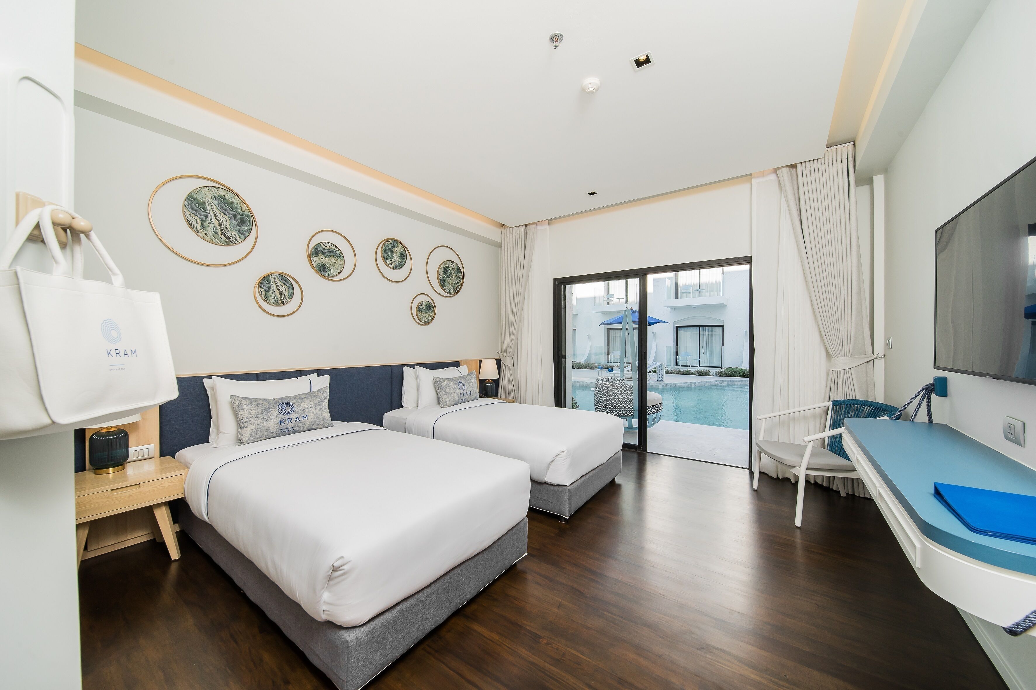 Ropa de cama hipoalergénica, edredón y minibar 