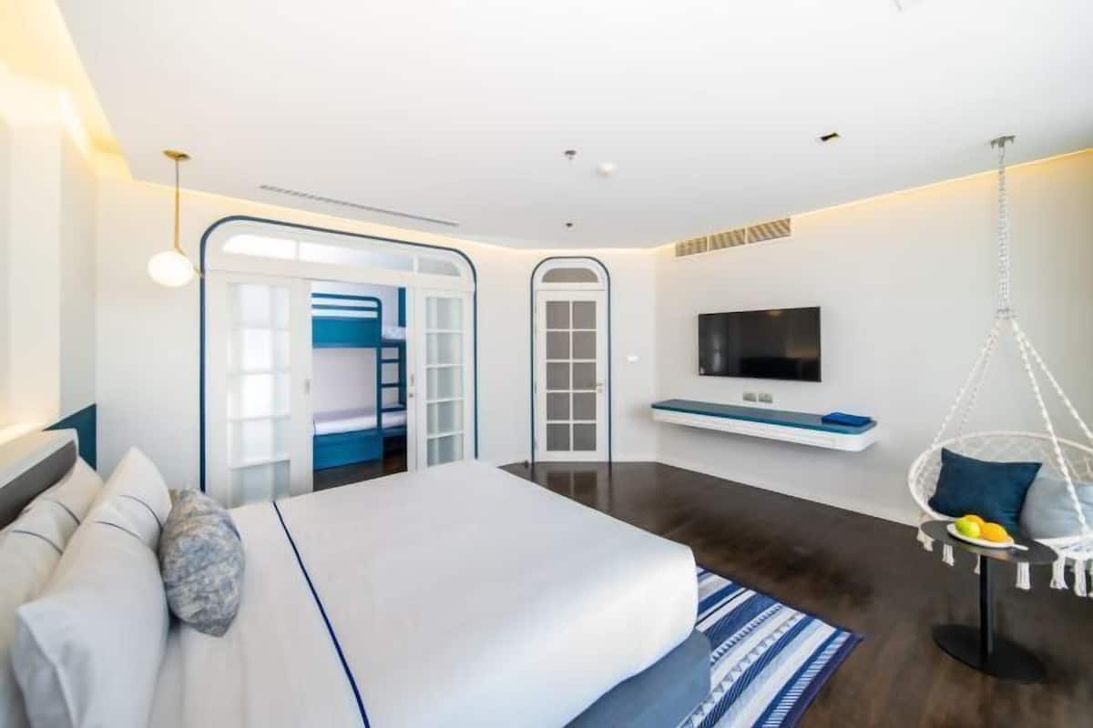 1 bedroom, hypo-allergenic bedding, down duvets, minibar