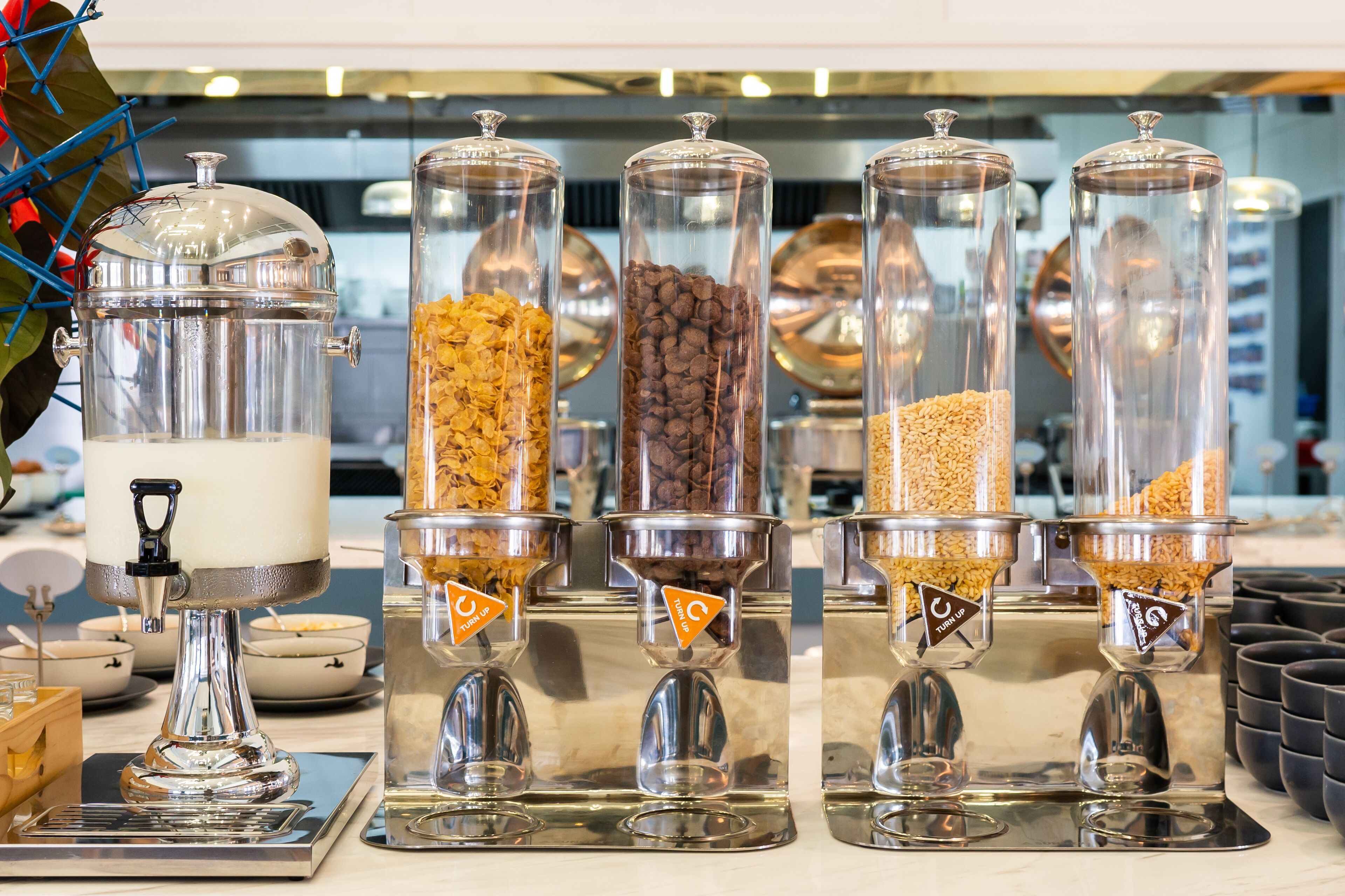 Daily continental breakfast (THB 550 per person)