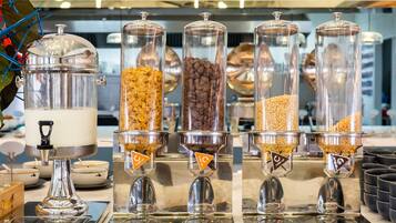 Daily continental breakfast (THB 550 per person)