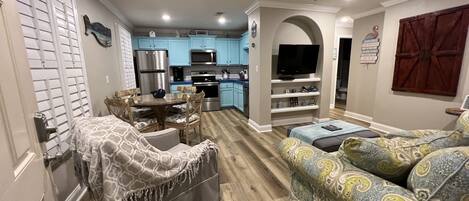 Smart-tv, dvd-afspiller, stereoanlæg