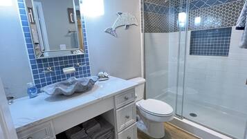 Dusche, Handtücher, Seife, Toilettenpapier