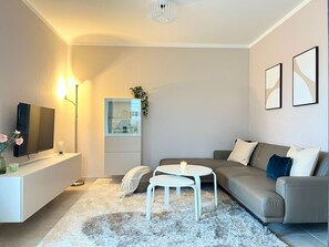 Unclassified image, 3 of 25, button - Wellenreiter, Deutschland (Rerik)