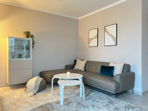 Unclassified image, 3 of 25, button - Wellenreiter, Deutschland (Rerik)