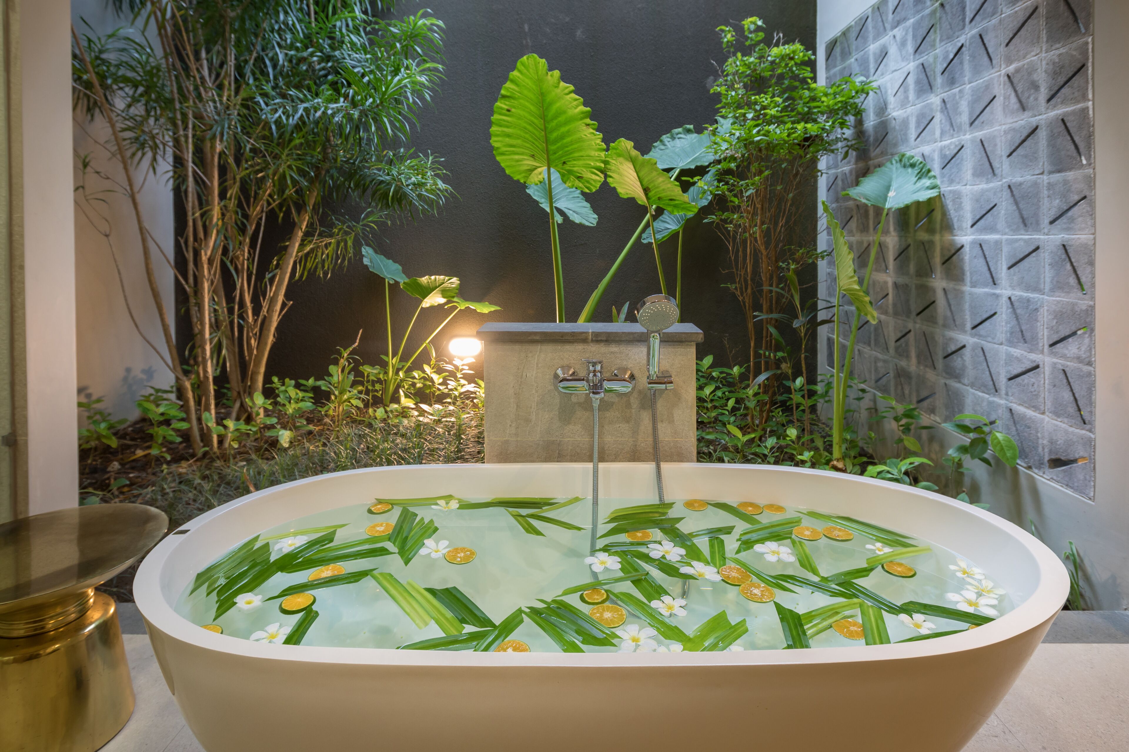 Private spa tub