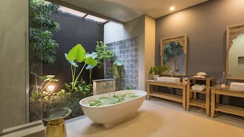 Private spa tub