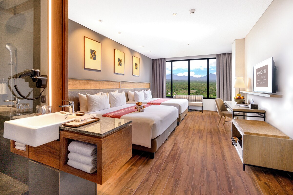 Family Room | Premium bedding, in-room safe, desk, laptop workspace