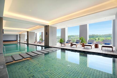 Indoor pool, sun loungers