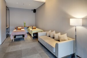 双人护理室、身体护理、身体磨砂、面部护理、脚底按摩、指（趾）甲修剪和护理