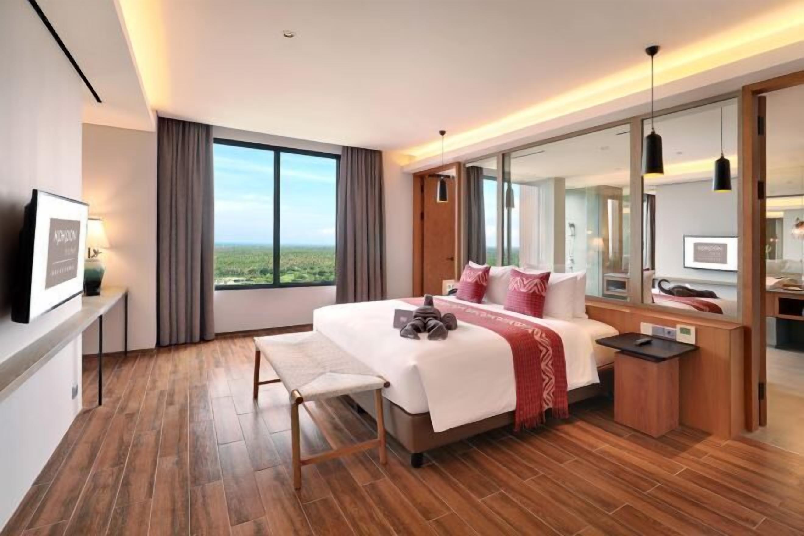 Minibar, in-room safe, individually decorated, individually furnished