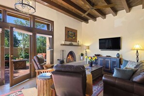 Fernseher, Kamin, Arbeitsbereiche